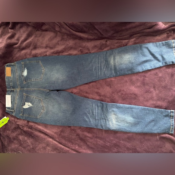 Ripped Jeans - Picture 2 of 3